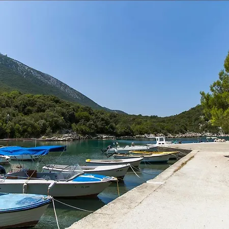 Little Paradise Apartamento Osobjava