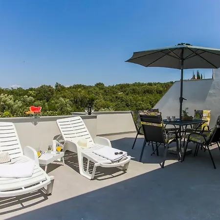 Little Paradise Apartamento Osobjava
